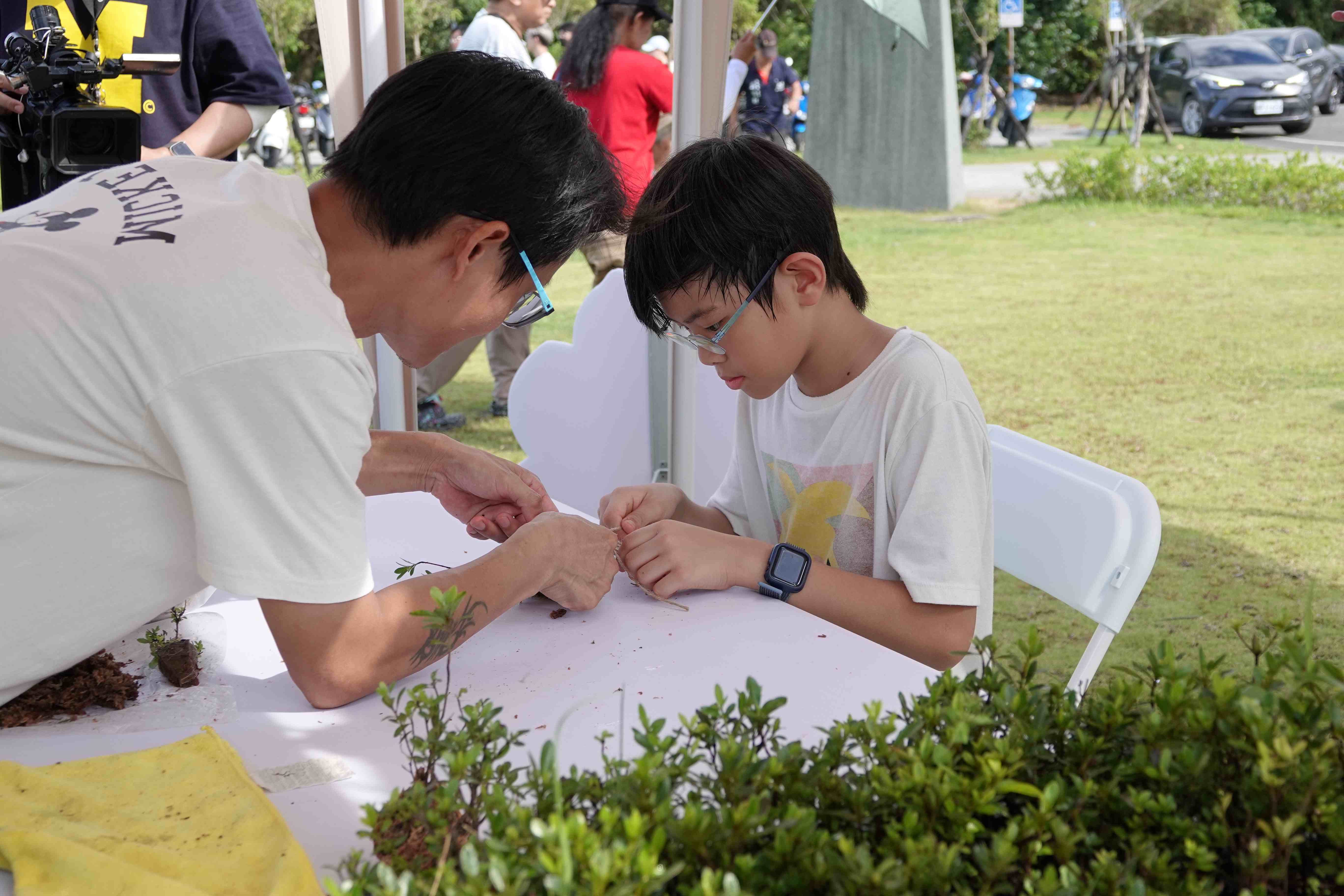 連續9周每周六晚上於大鵬足湯公園有主題體驗手作活動